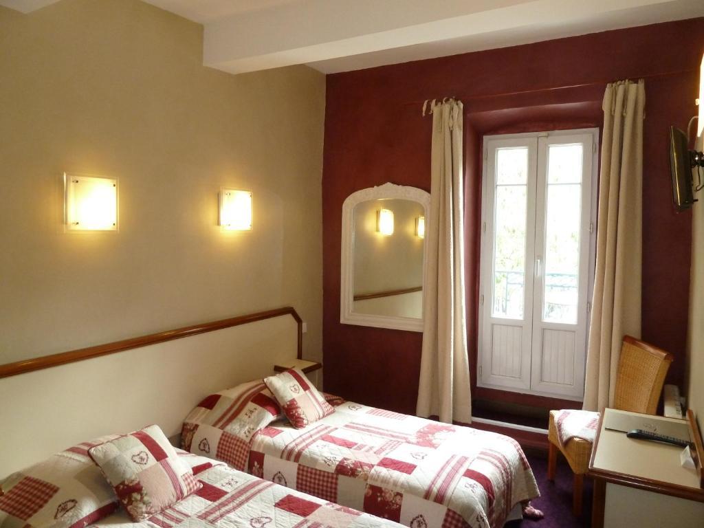 Logis Hotel Restaurant La Farigoule Sainte-Cecile-les-Vignes Room photo