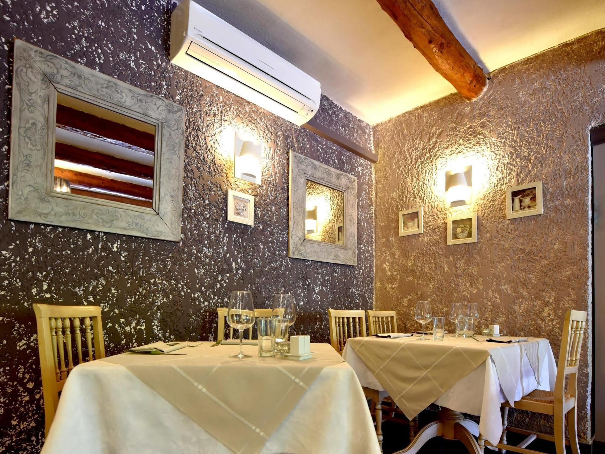 Logis Hotel Restaurant La Farigoule Sainte-Cecile-les-Vignes Exterior photo